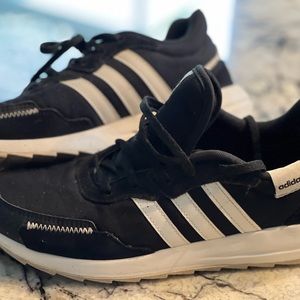 Women's Adidas Retrorun 8.5